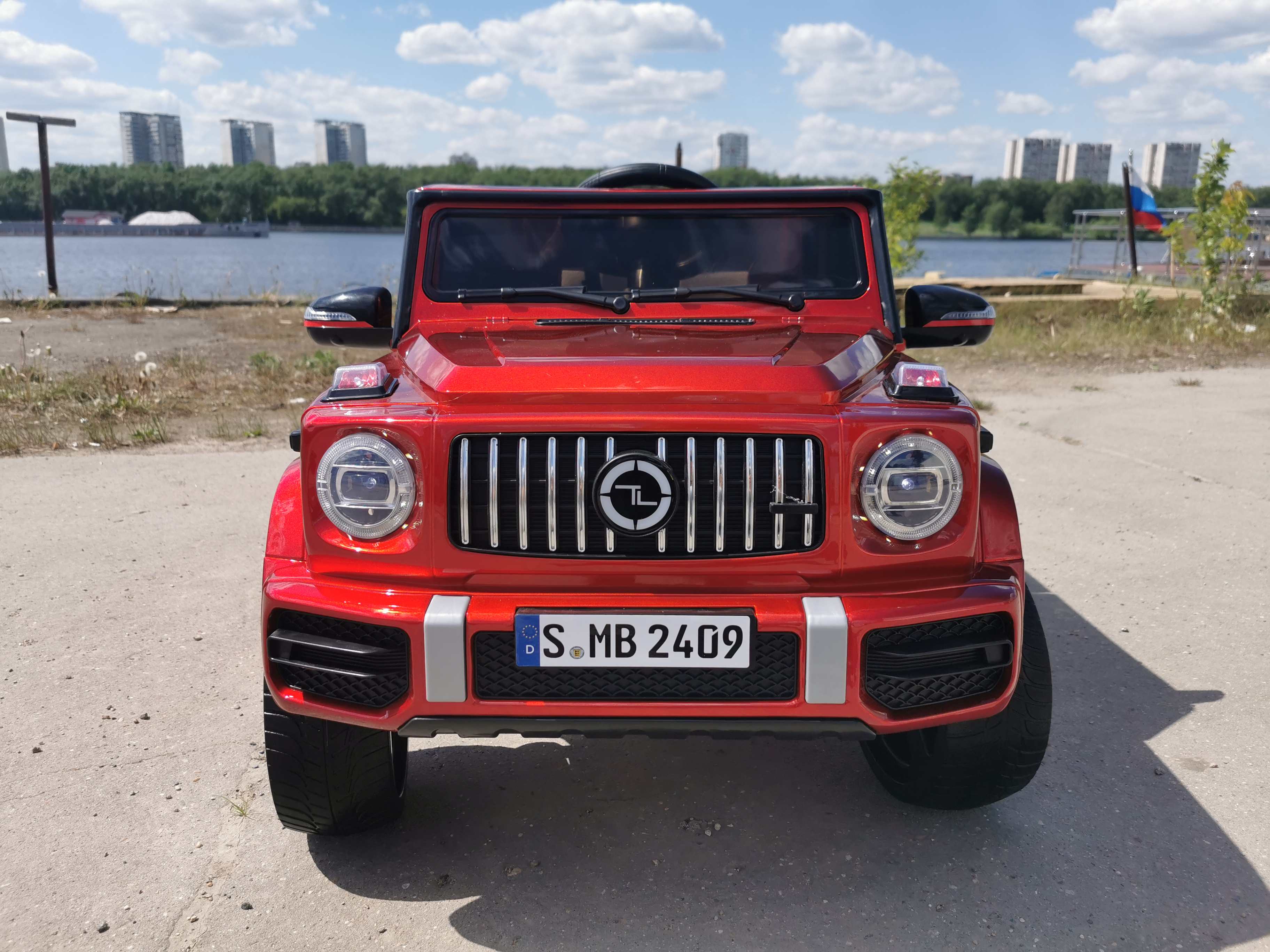 Mercedes-Benz  G63 4х4 (высокая дверь) (Красная краска) YHH2409