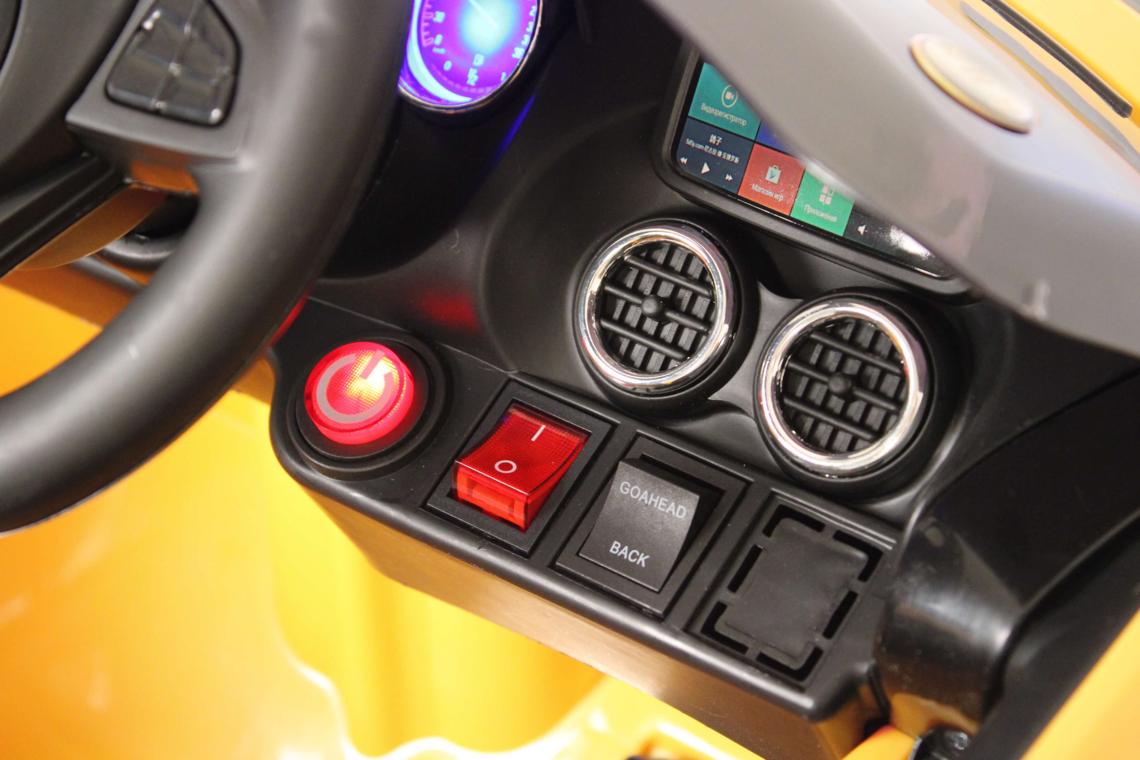 Электромобиль MERCEDES-BENZ AMG GT (Лицензионный) с пультом (Желтый) o008oo